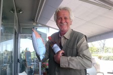 Mitico Mario Paganelli grande Quackers Ravennate ritira i premi della riffa del 2012.
